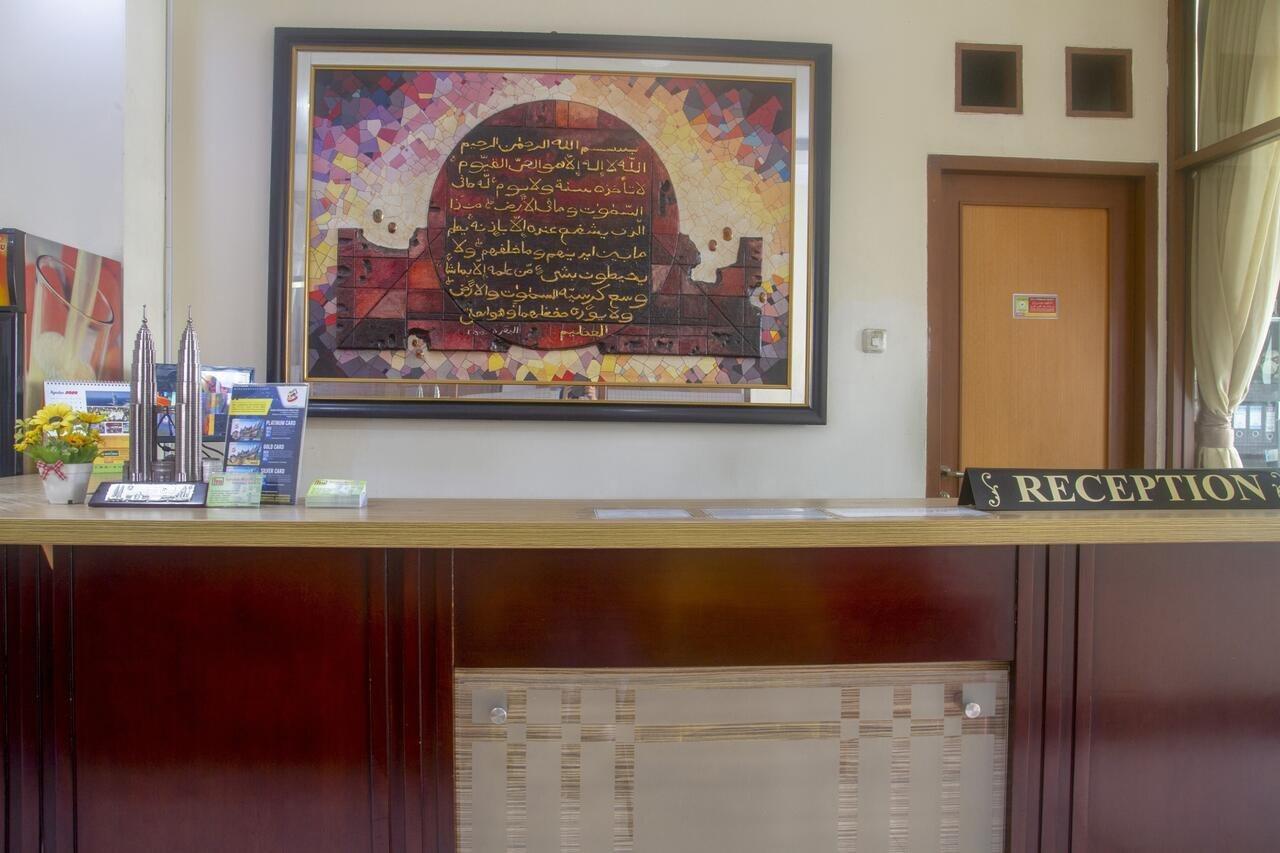 Hotel Oyo 3894 Karunia Muslim Syariah Jakarta Exteriér fotografie