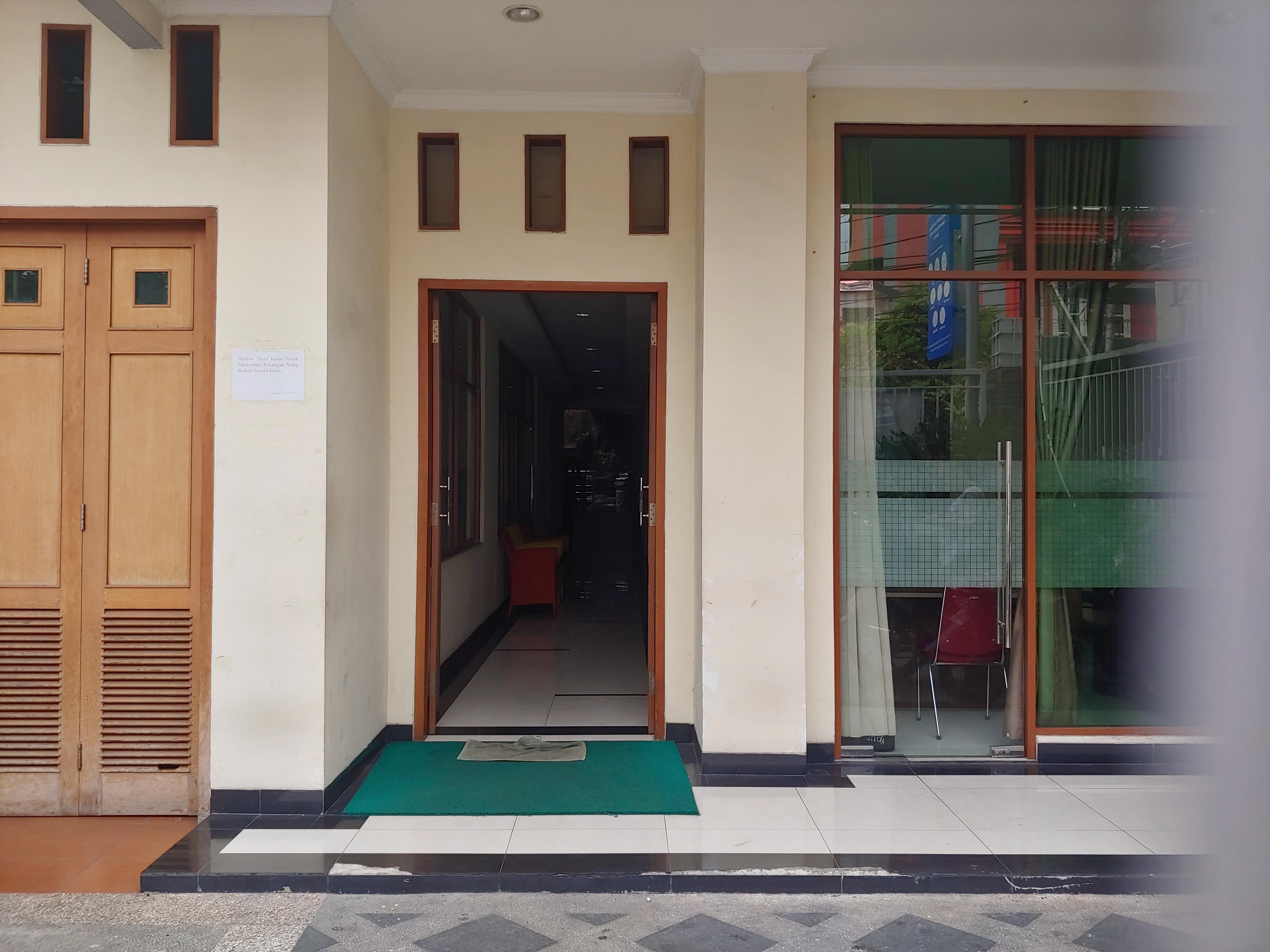 Hotel Oyo 3894 Karunia Muslim Syariah Jakarta Exteriér fotografie